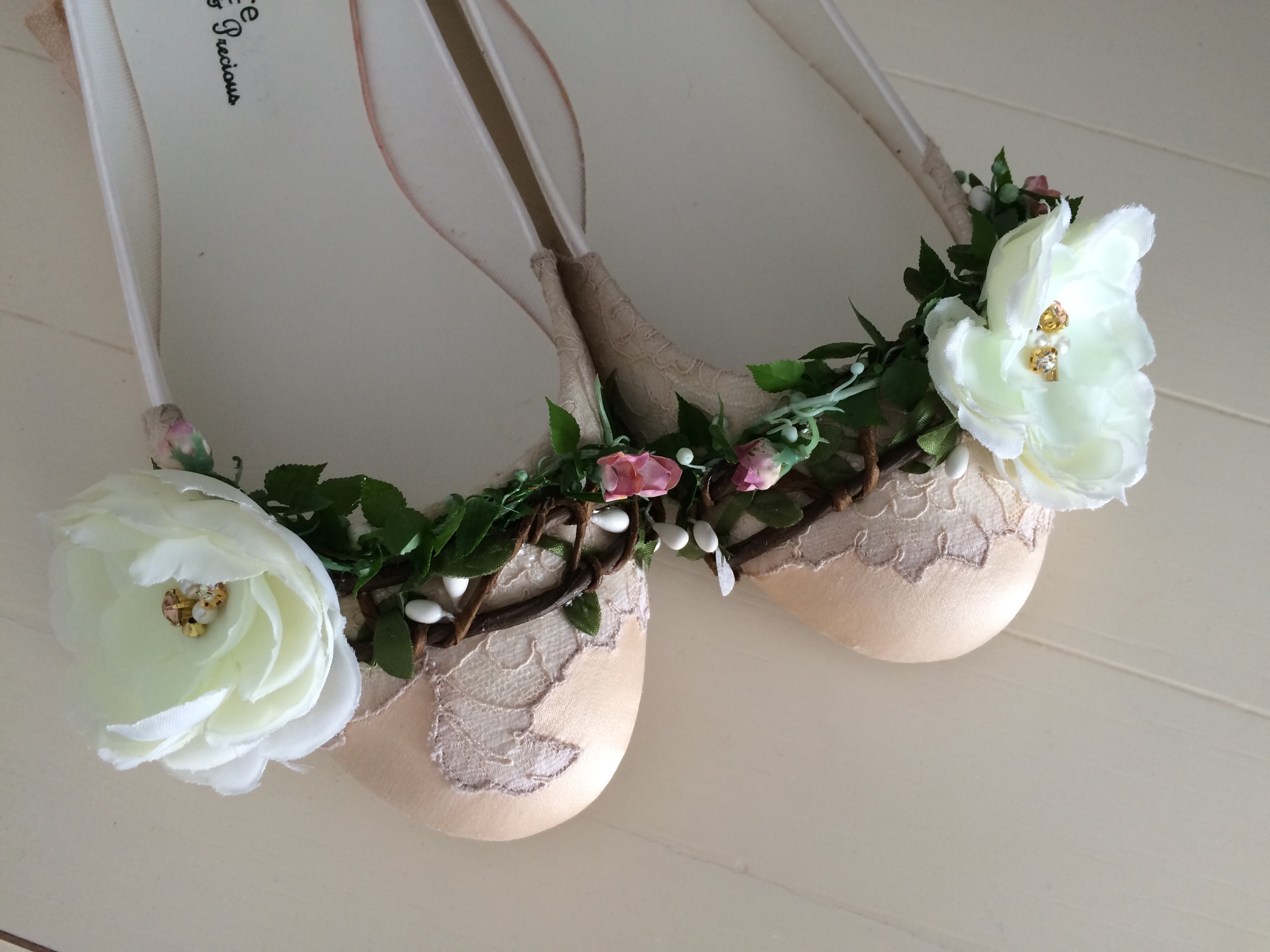 custom flat shoes by lace and love. Lace pumps with flowers