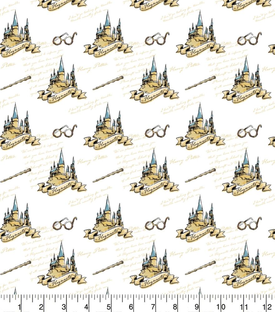 Harry Potter Fabric 112cm wide Sold as FQ, 1/2m or 1m length Hogwarts School - White