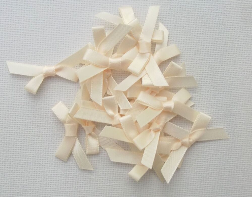 Satin Bows 7mm Plain Colour Packs of 20, 50 or 100 - Cream