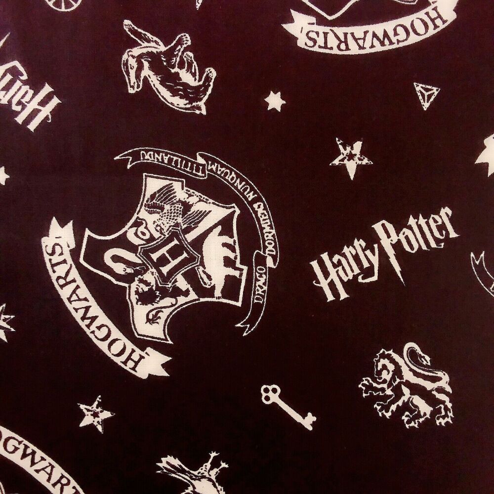 Harry Potter Fabric 112cm wide Sold as FQ, 1/2m or 1m length Hogwarts Schoo