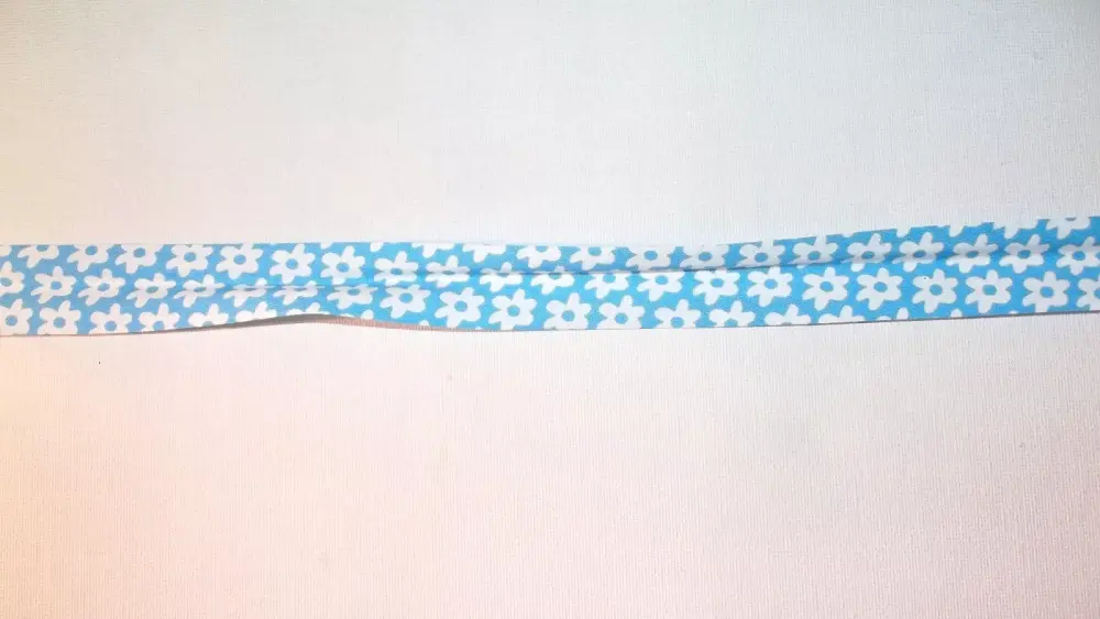 Bias Binding 25mm Wide 100% Cotton Sold per Metre Blue Daisy