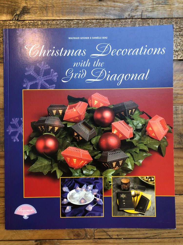 97331 Christmas Decorations with the Grid Diagonal