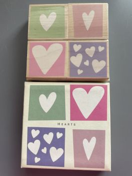 LL898 Graphic Hearts