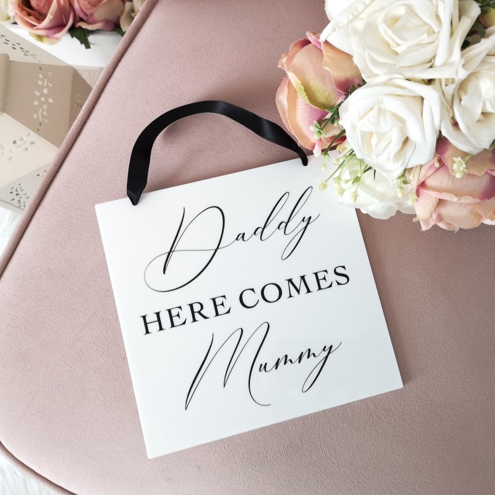 Daddy here comes Mummy Sign in black text & ribbon.