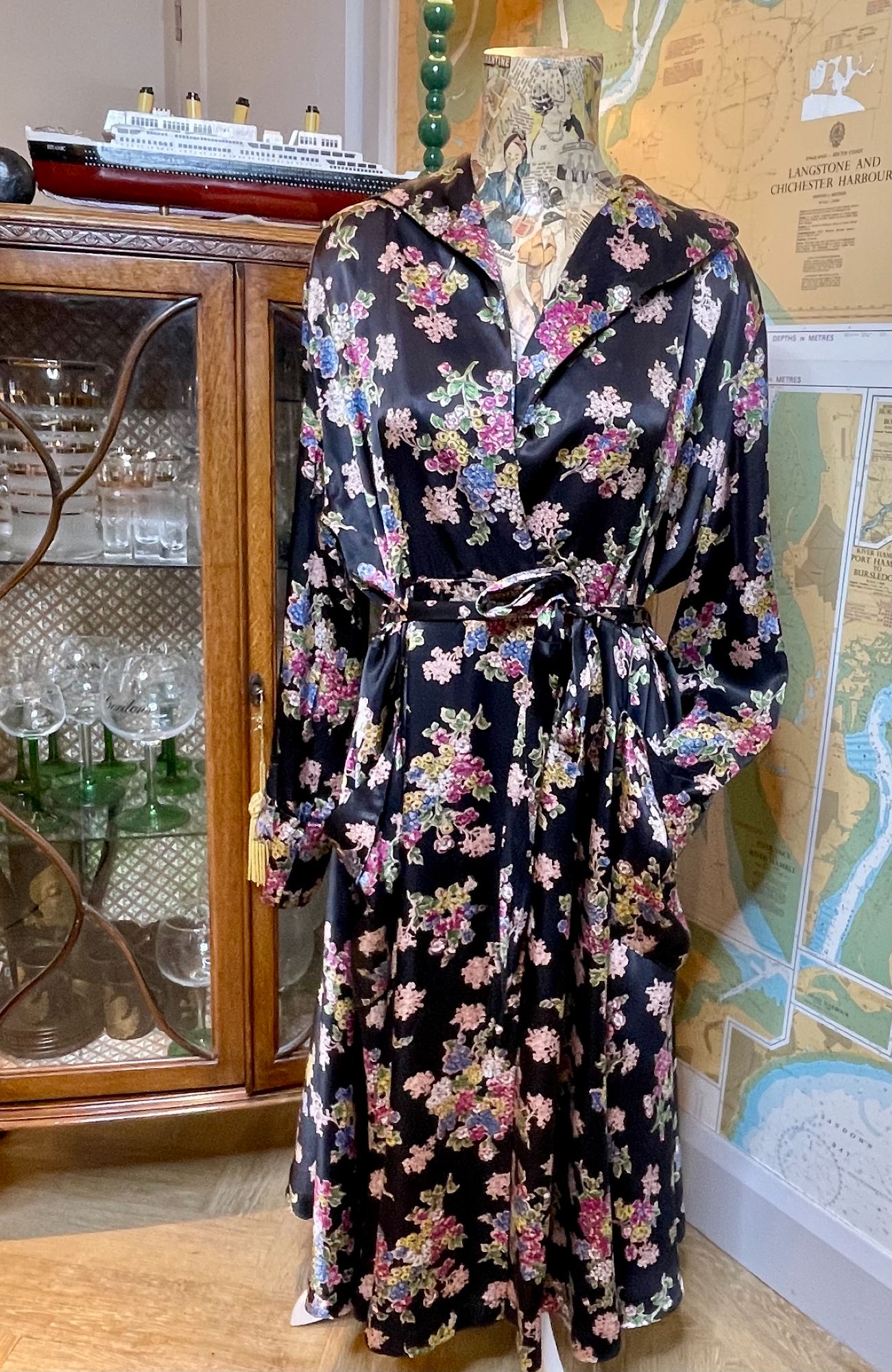 DRESSING GOWN