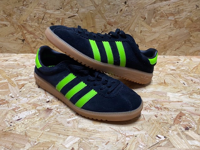 adidas Bermuda Black and Green Suede Trainers Size 4 UK