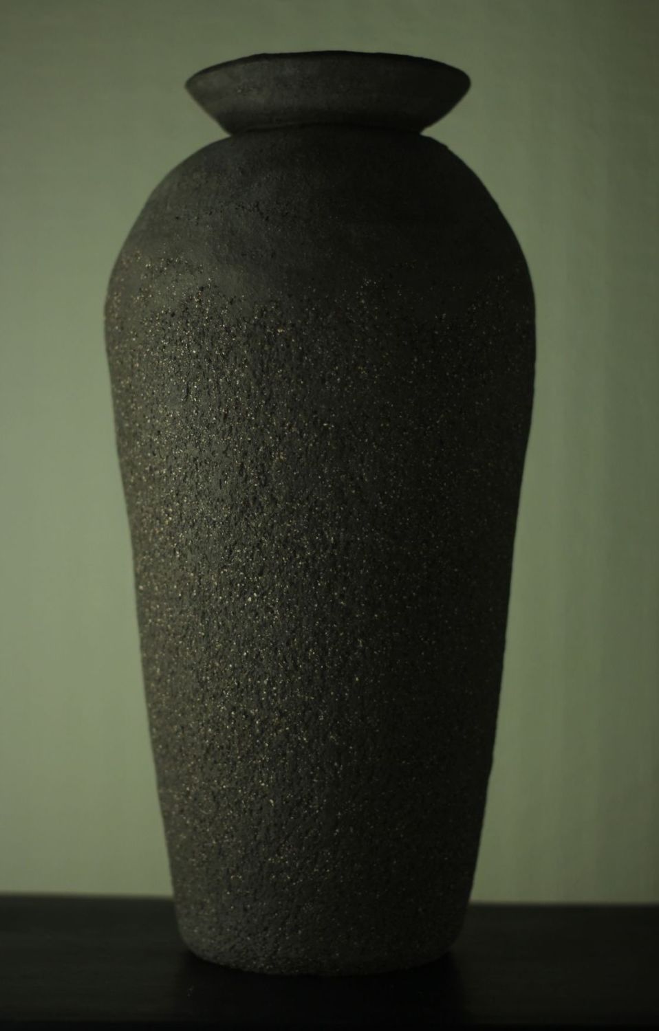 Rounded black vessel