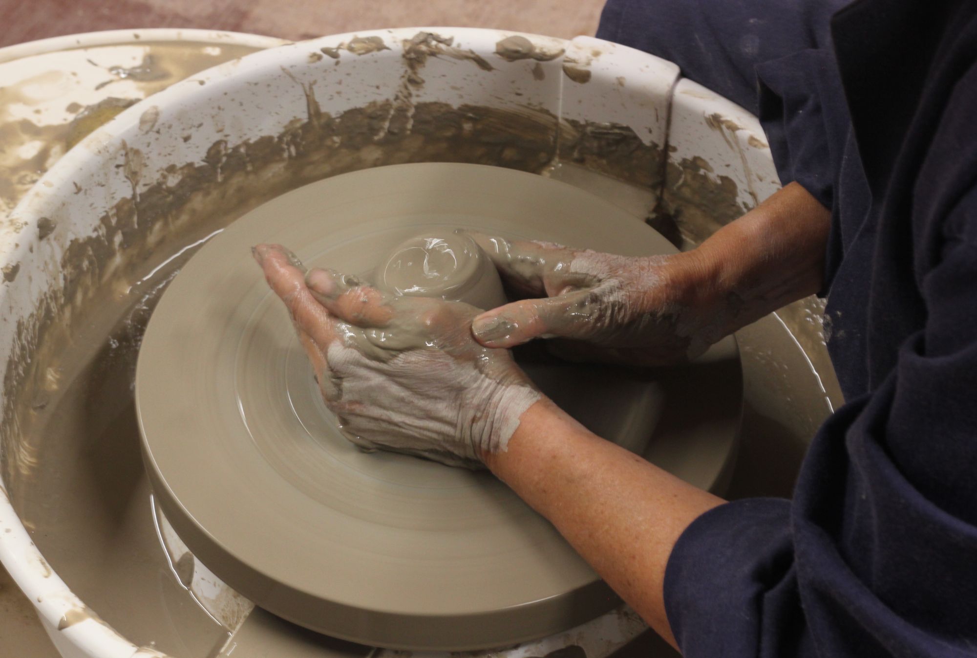Potters wheel throwing centring clay