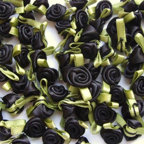 Mini Satin Ribbon Roses With Leaf 25mm - Black