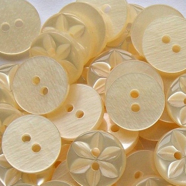 Round Star Buttons Size 22 - Cream