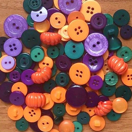 100 Halloween Mix Buttons