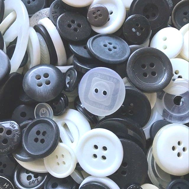 100 Assorted Monochrome Buttons