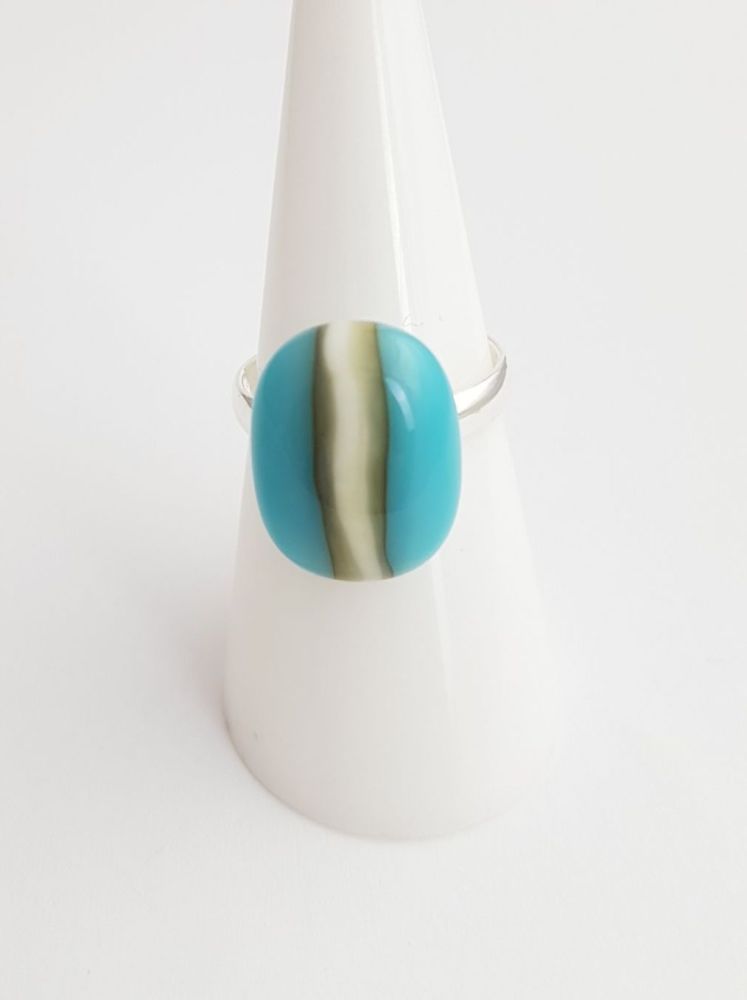 Turquoise and vanilla pebble glass ring
