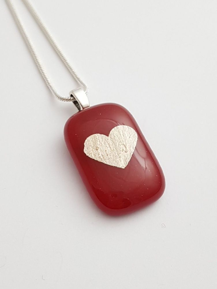 Red pendant silver mica heart