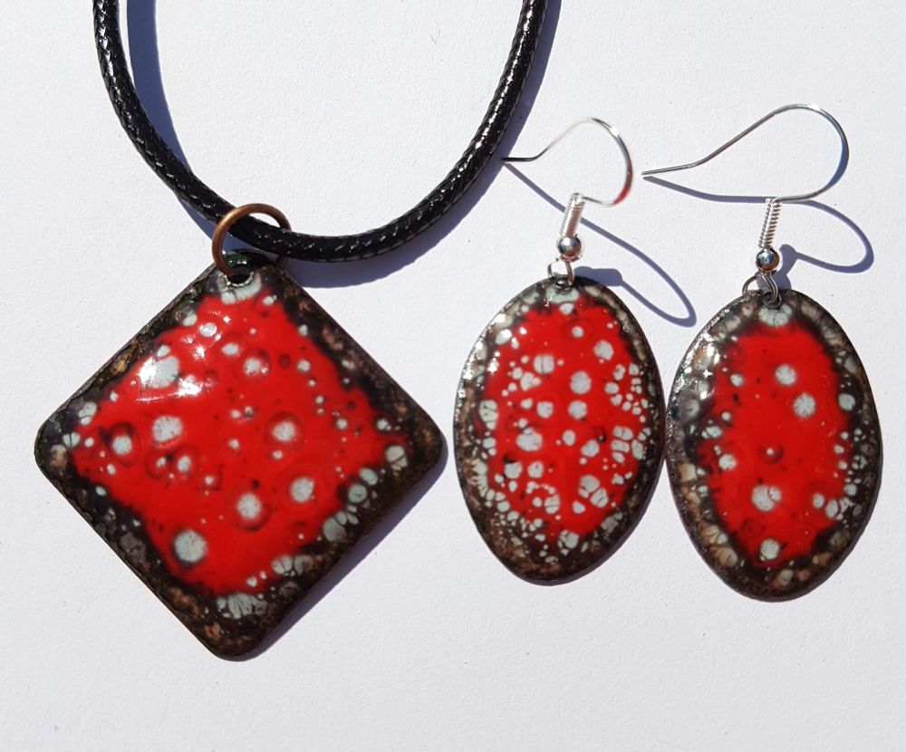 Poppy red and grey speckled earrings and pendant set