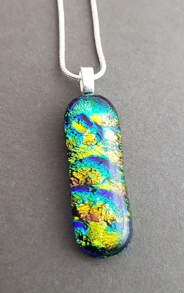 Multicoloured dichroic pendant