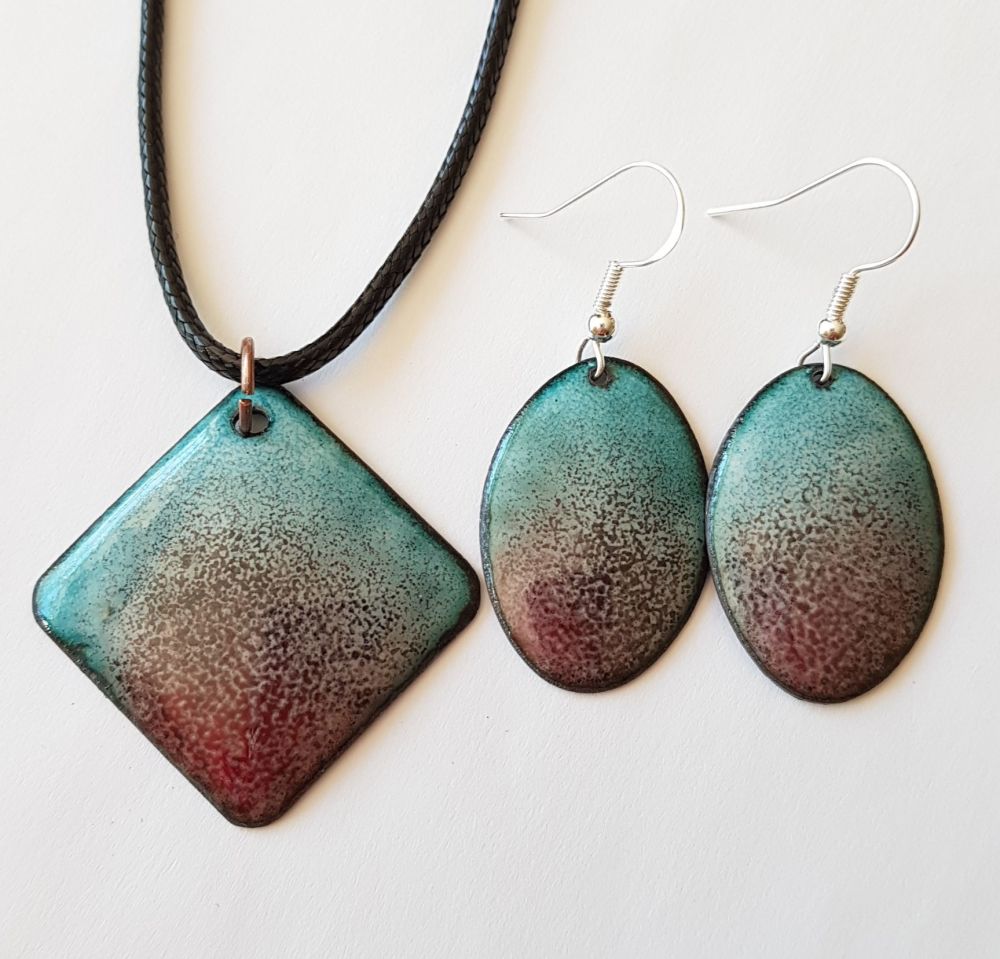 Turquoise blue with claret red speckled earrings and pendant set