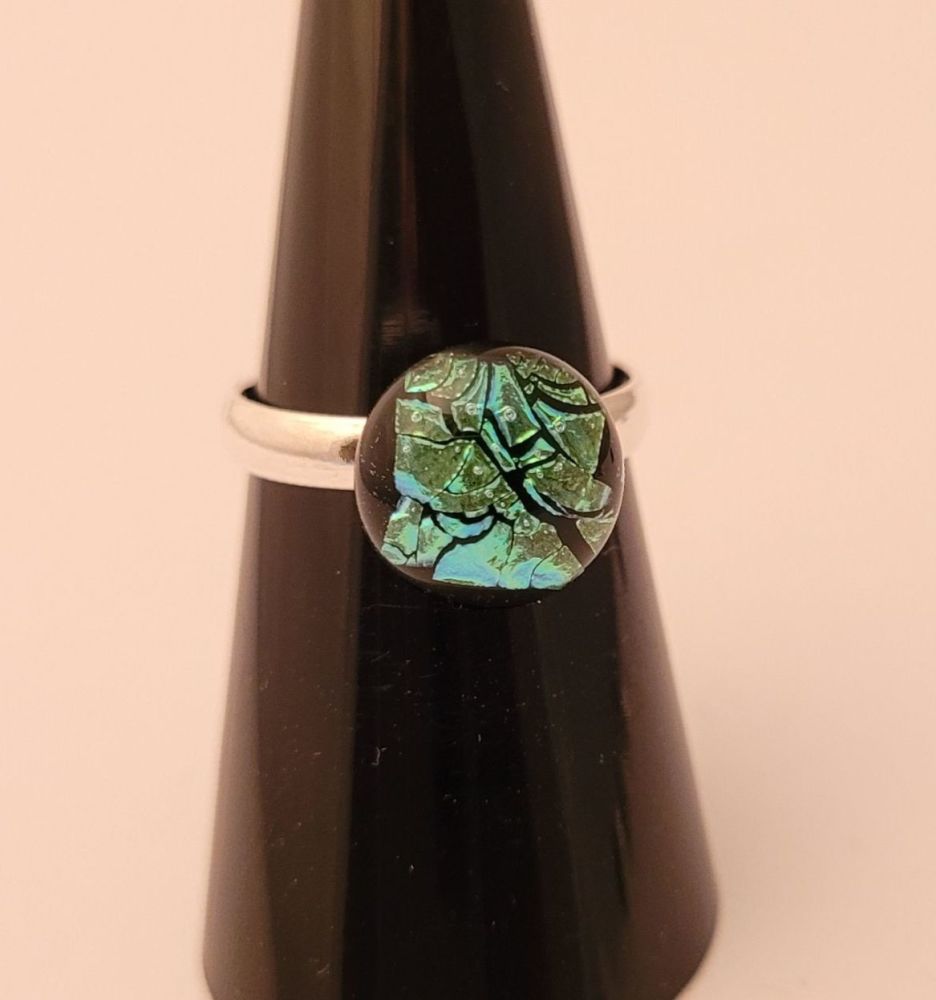 Crackle - Emerald green and black sparkly ring