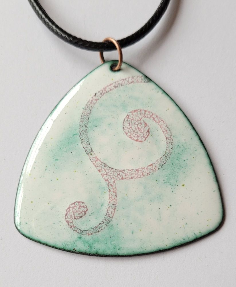 Speckled magenta swirl on white enamelled necklace