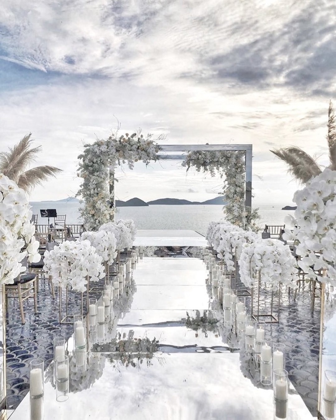 mirror-wedding-aisle-theweddingblissthailand