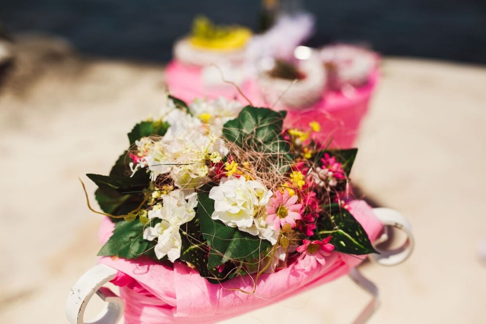 little-bouquets-pink-white-field-flowers-lie-table