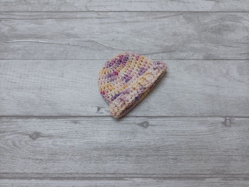 Premature baby hat | 3-4lb premmie hat | lilac/cream wool | handmade crochet hat with brim