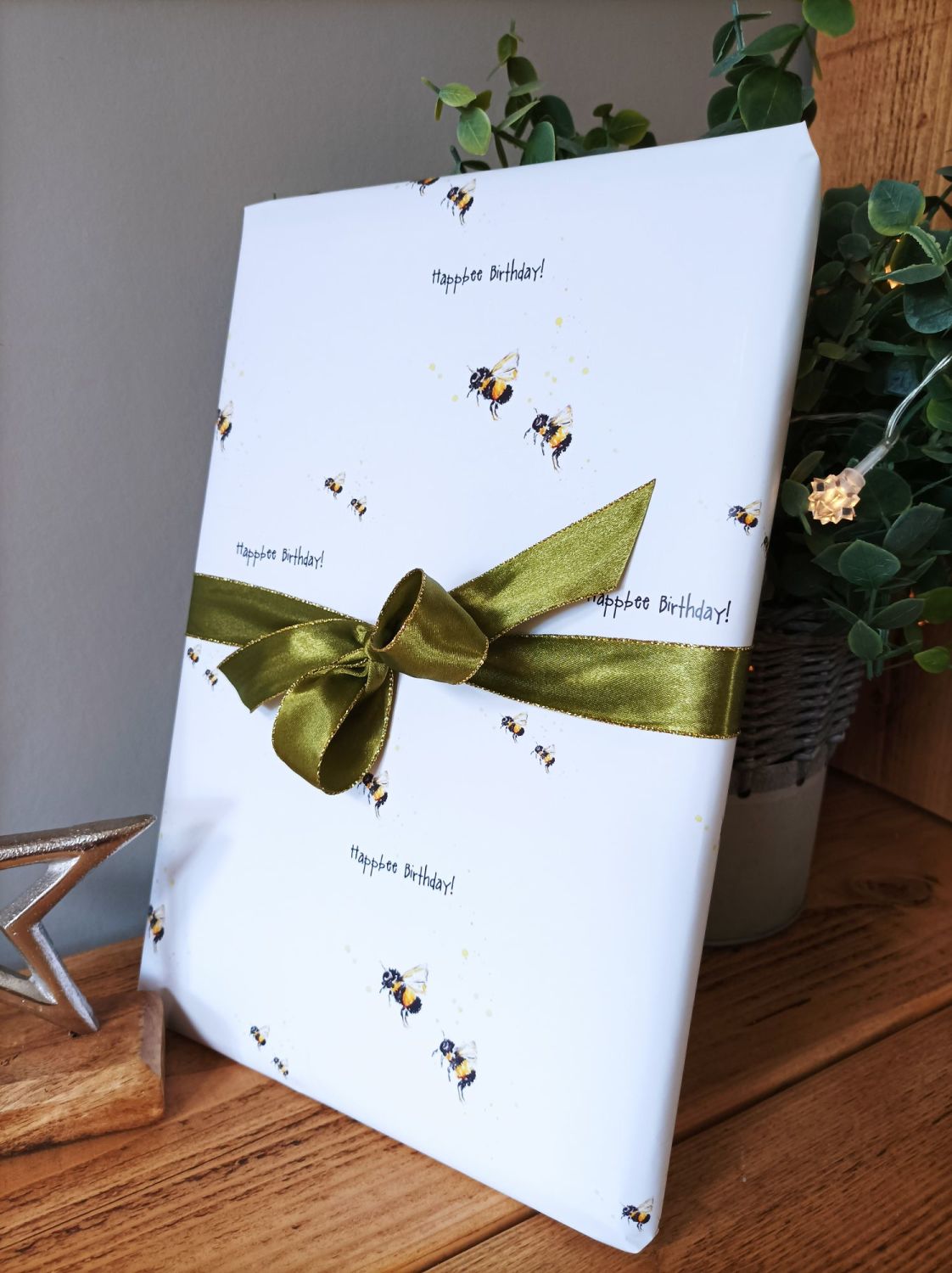 Happbee Birthday! - Wrapping paper