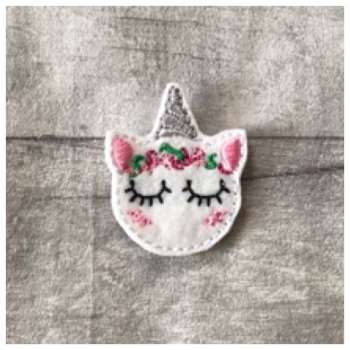 Sleeping unicorn with flowers silver feltie