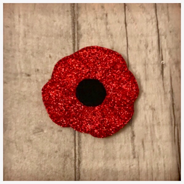 Poppy glitter feltie 2”