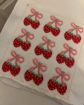 Strawberry Bow Feltie