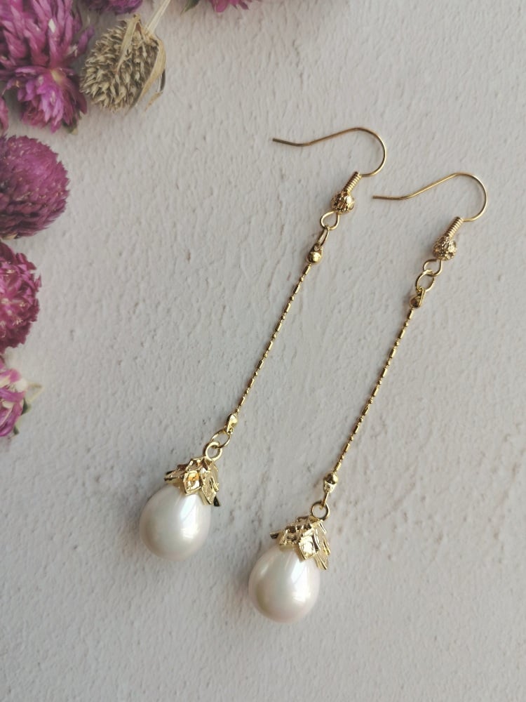 Mother of Pearl Elegant Statement Dropper Earrings