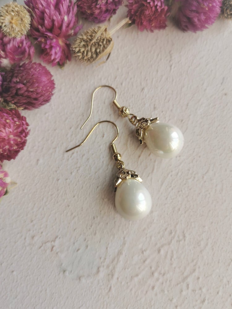 Mother of Pearl Elegant Mini Dropper Earrings