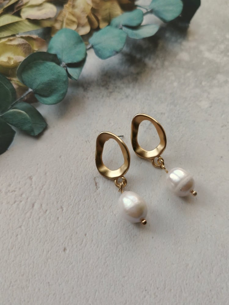 Irregular Circle Mother of Pearl Stone Earrings