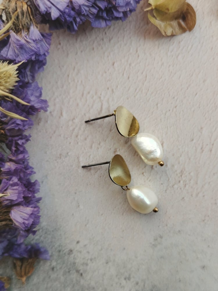 Gold Tone Disc Mother of Pearl Stone Drop Earrings