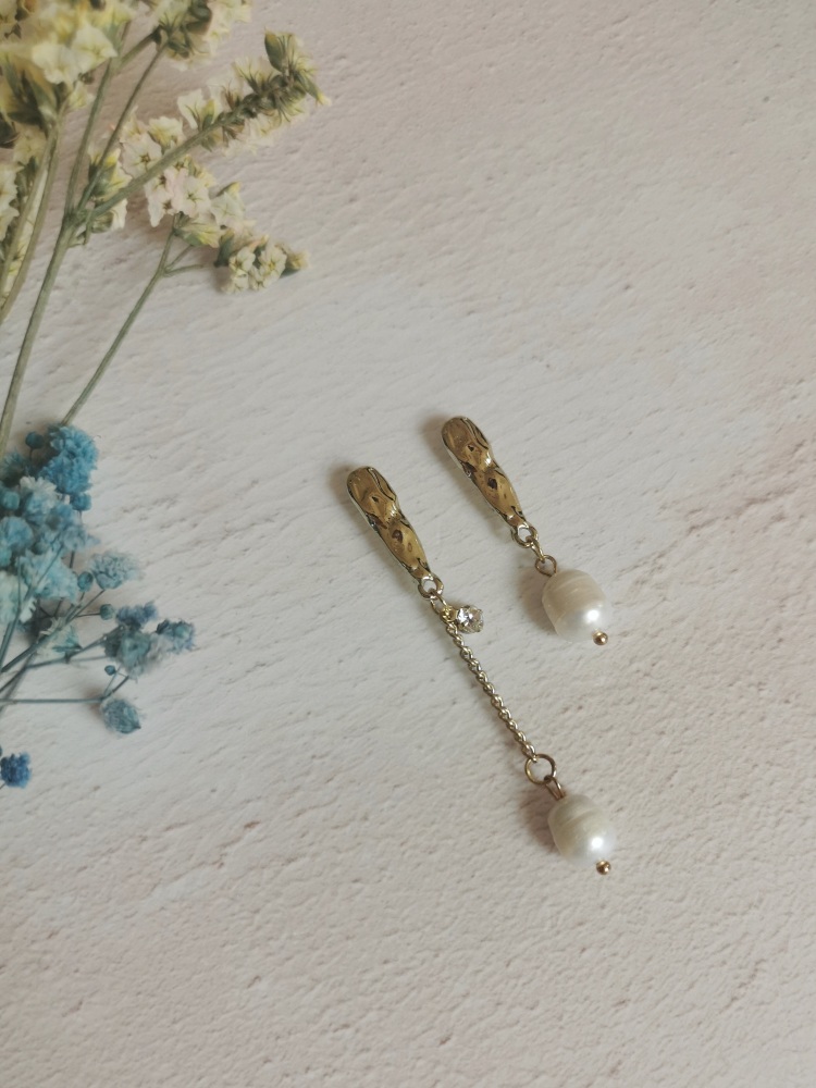 Asymmetrical Drop and Chain Mother of Pearl Stone Earrings
