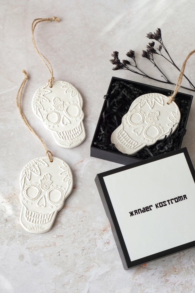 3pcs Luxury Stoneware Cream Skull Tree Ornament Decoration in Gift Box