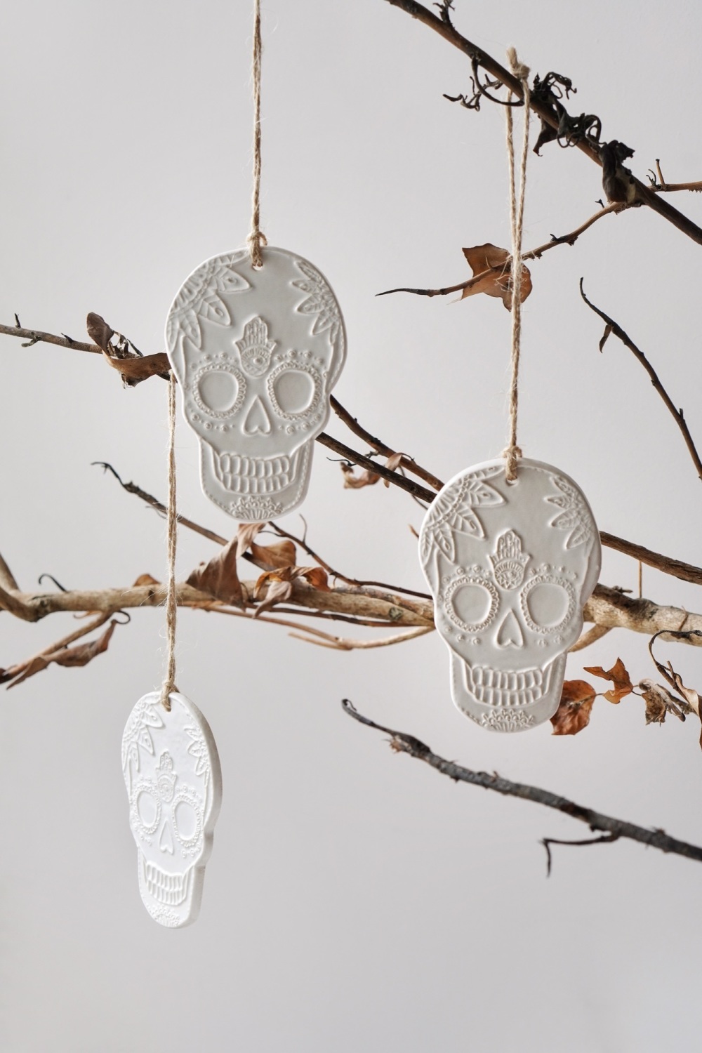 3pcs Luxury Stoneware Cream Skull Tree Ornament Decoration in Gift Box
