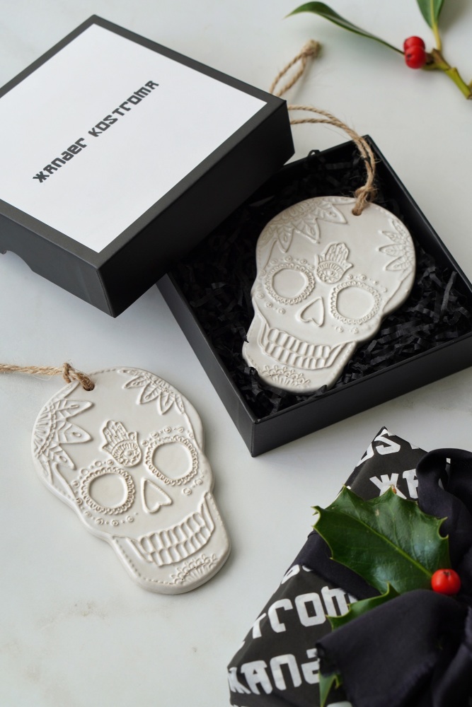 2pcs Luxury Stoneware Cream Skull Tree Ornament Decoration in Gift Box