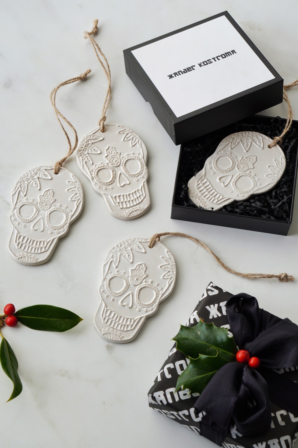4pcs Luxury Stoneware Cream Skull Tree Ornament Decoration in Gift Box