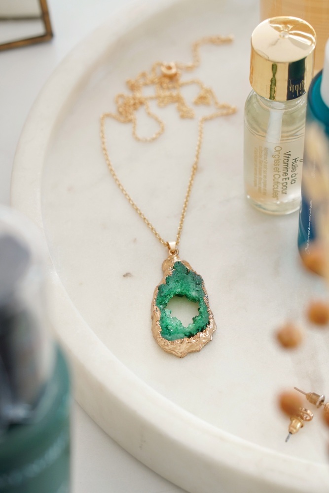 Gold Tone Long Length Maxi Raw Green Agate Pendant Necklace