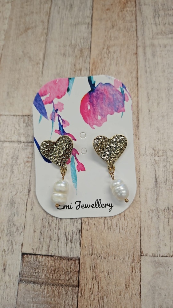 Emi Jewellery - Mother of Pearl Heart Earrings