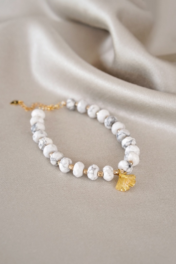 Howlite Crystal Bracelet with Detail