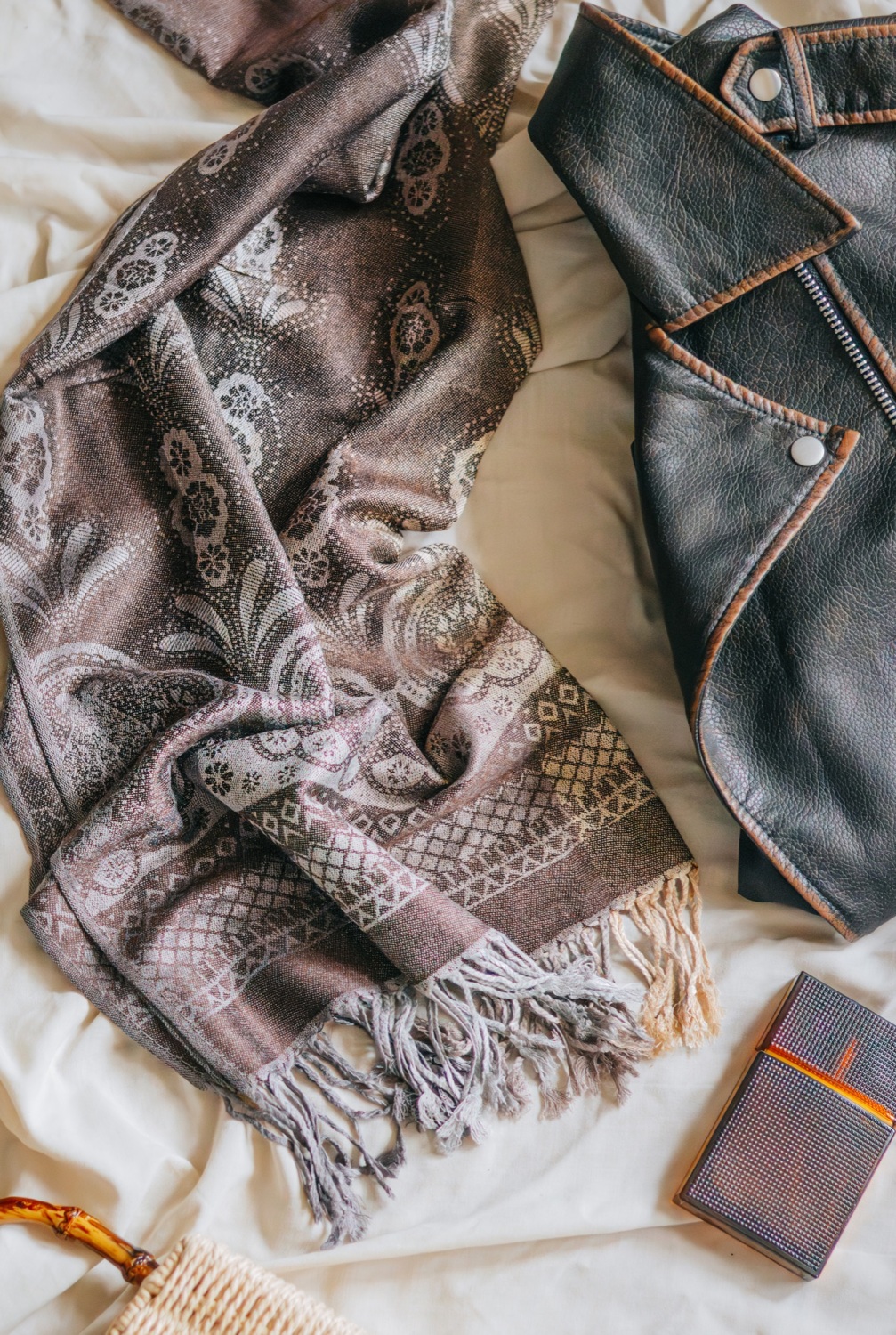 Vintage Lace Pashmina in Mocha