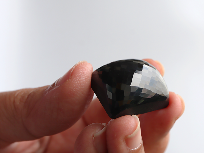 Black Onyx: Properties, Benefits, and Minimalist Jewellery Designs