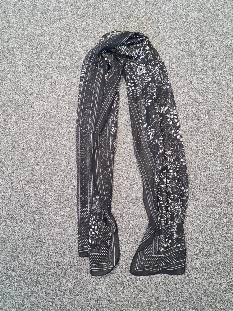 Intrigue Vintage Floral Scarf