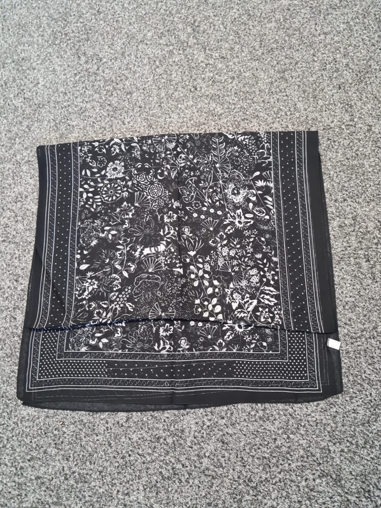 Intrigue Vintage Floral Scarf