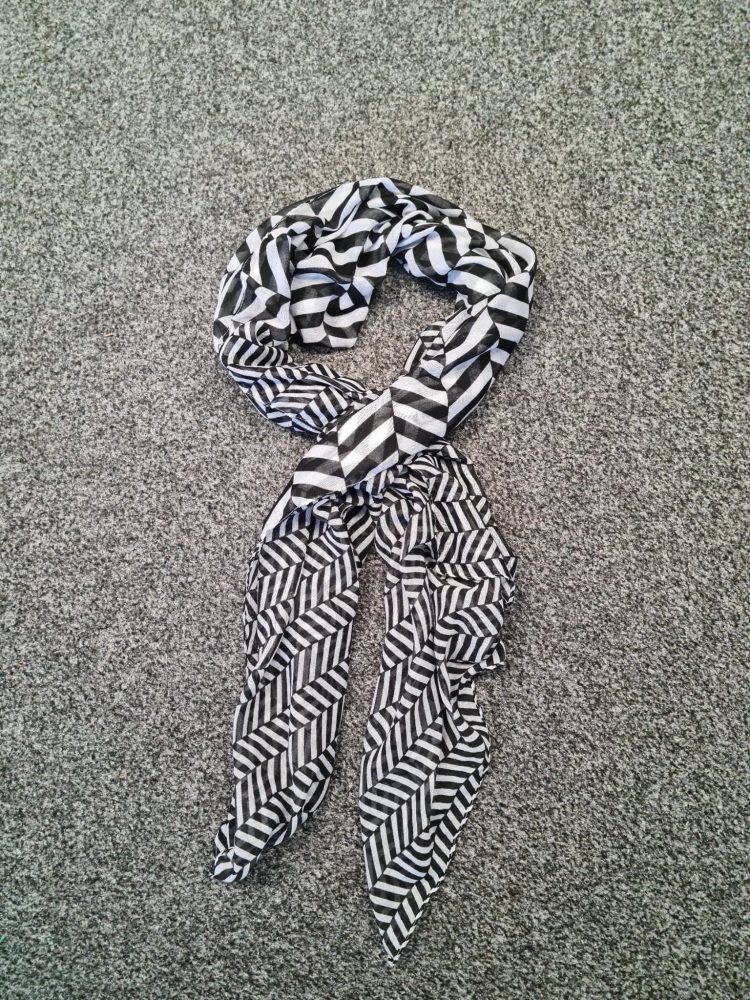 Intrigue Geometric Printed Scarf