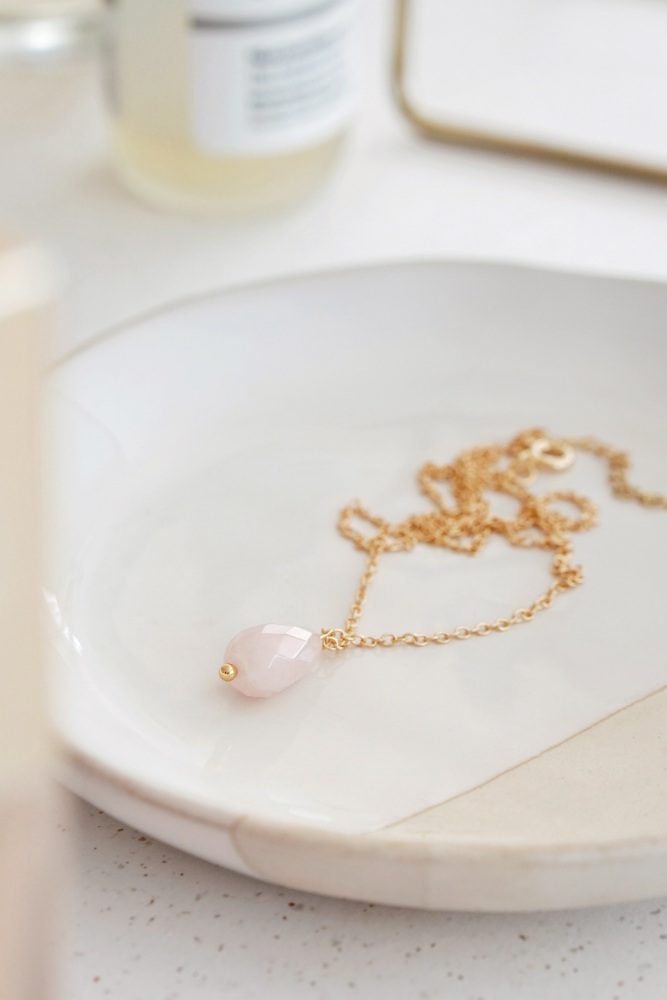 Gold Tone Rose Quartz Pendant Necklace
