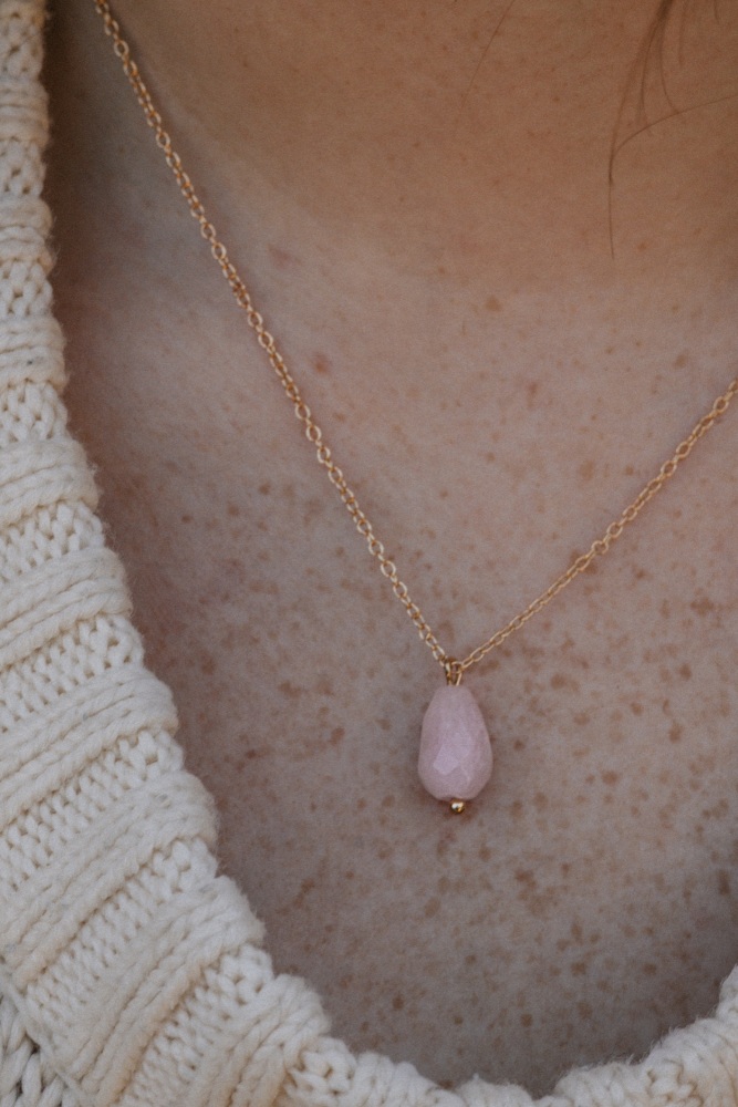 Gold Tone Rose Quartz Pendant Necklace