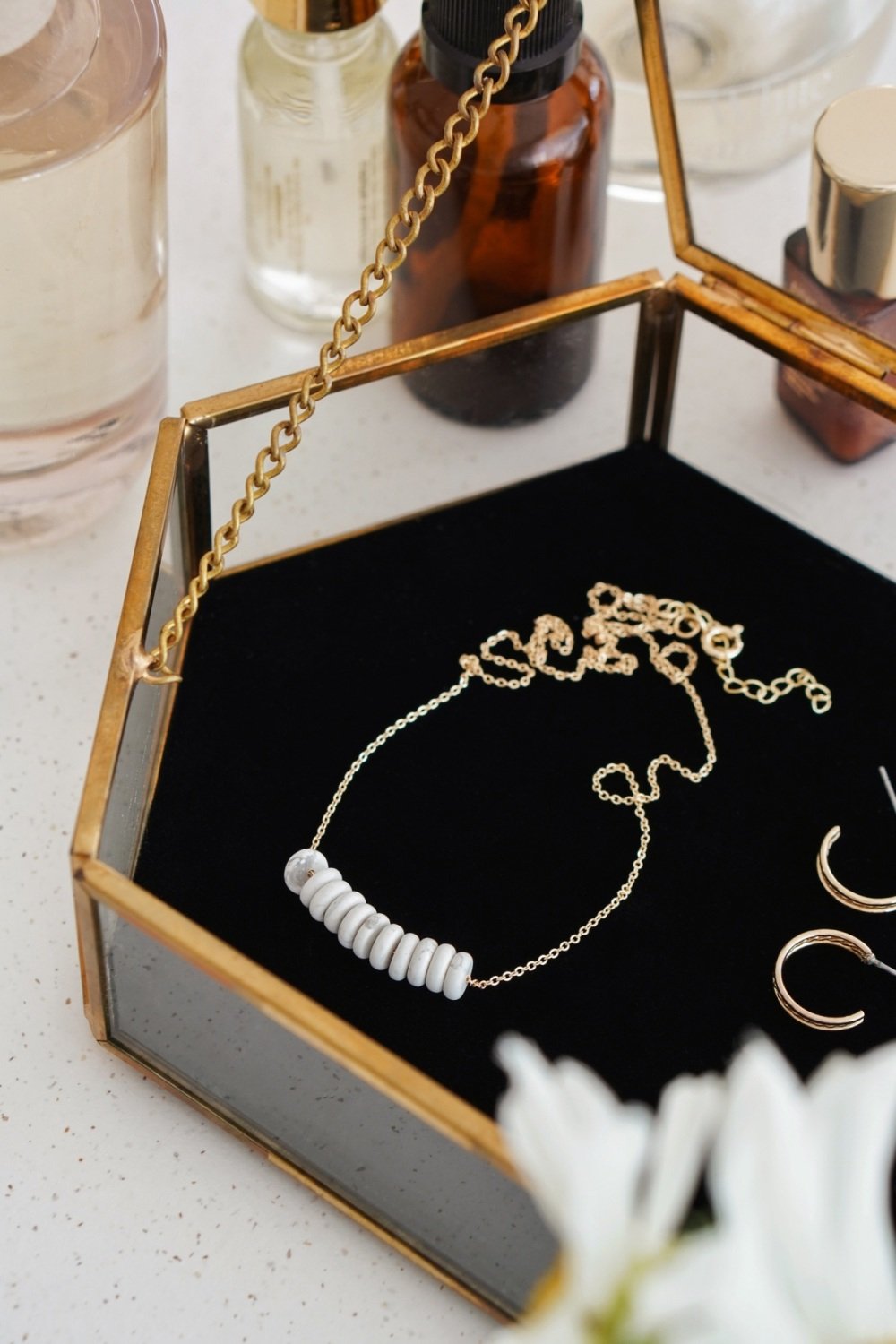 Gold Tone Howlite Disc Necklace